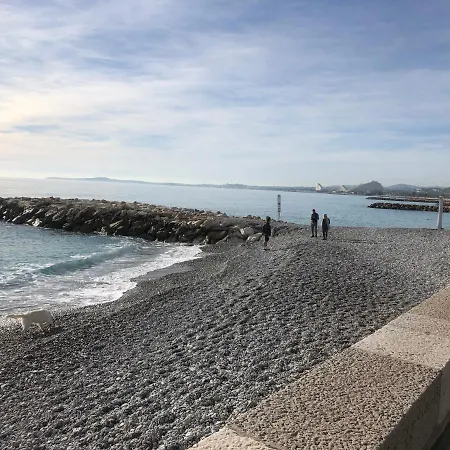 Front De Mer,plage, Piscine, Parking * Cagnes-sur-Mer